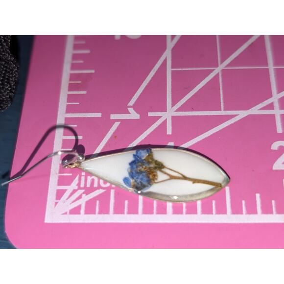 VTG Tiny Forget-Me-Not White Ceramic Teardrop Dangle Ear Wire Earrings - Picture 5 of 6